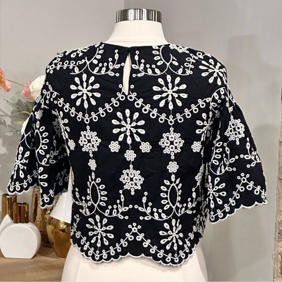ZARA Women’s/Juniors Trafaluc Embroidered Top in the Size Medium in Black/White - Picture 7 of 9